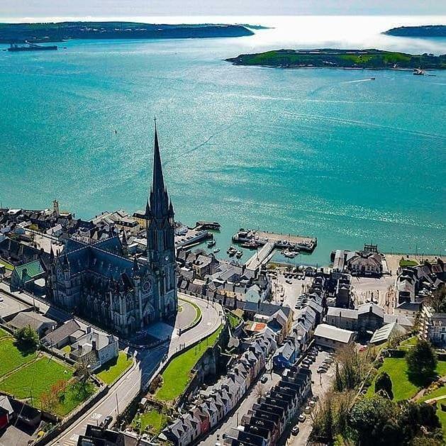 Townhouse In Centre Of Cobh Lägenhet Exteriör bild