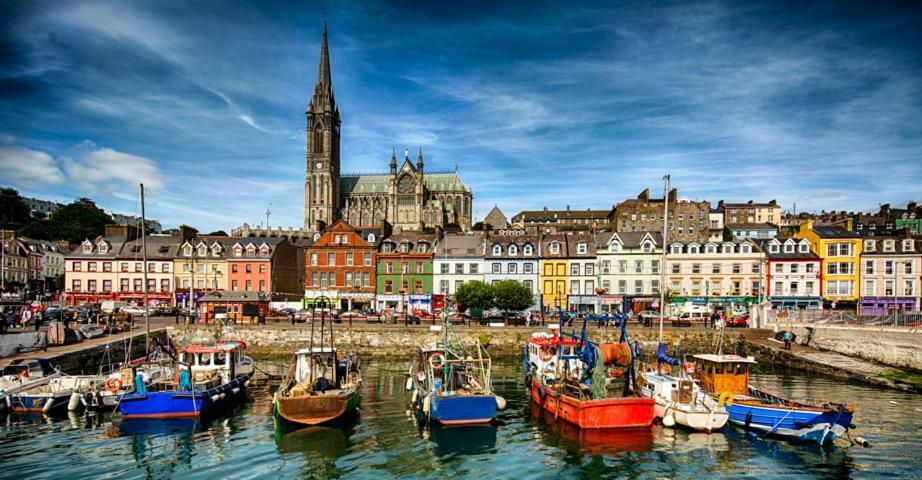 Townhouse In Centre Of Cobh Lägenhet Exteriör bild